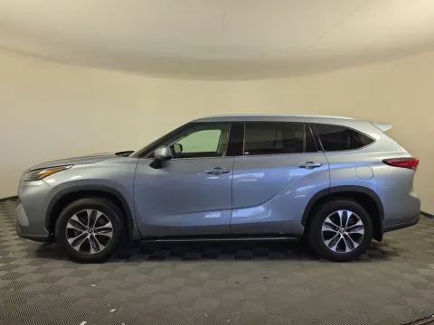 More photos of 2022 Toyota Highlander XLE at Pensacola Used Cars, FL