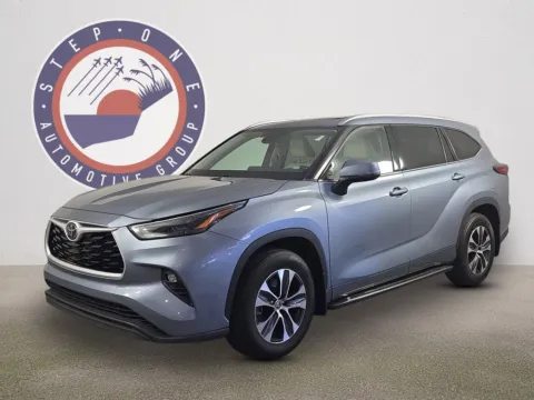 Blue 2022 Toyota Highlander XLE for sale in Pensacola, FL
