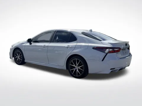 More photos of 2022 Toyota Camry SE at Step One Motorsports, FL