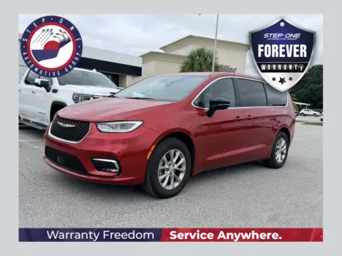 Red 2025 Chrysler Pacifica Select for sale in Pensacola, FL
