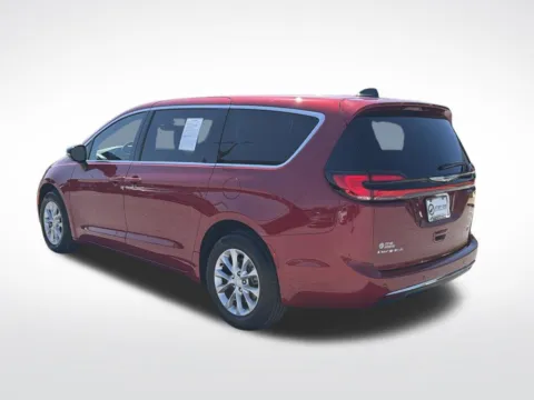 More photos of 2025 Chrysler Pacifica Select at Step One Motorsports, FL
