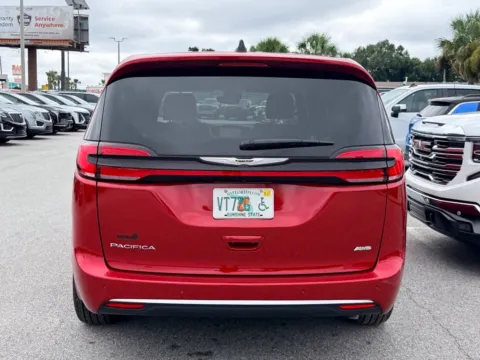 More photos of 2025 Chrysler Pacifica Select at Step One Motorsports, FL