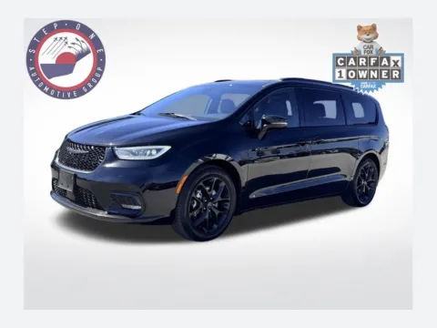Black 2025 Chrysler Pacifica Limited for sale in Pensacola, FL