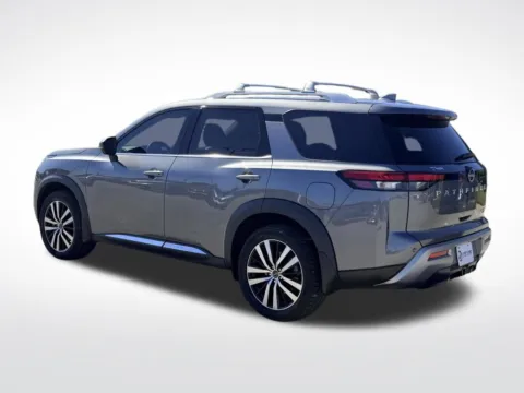 More photos of 2023 Nissan Pathfinder Platinum at Step One Motorsports, FL