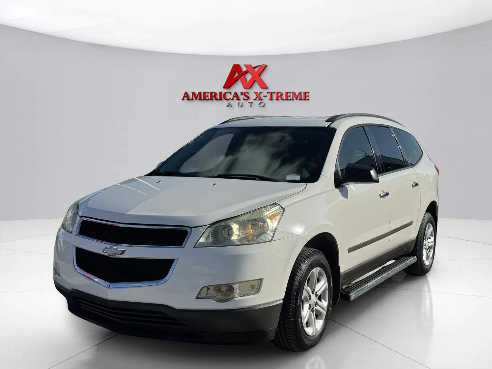 White 2012 Chevrolet Traverse LS for sale in Houston, TX