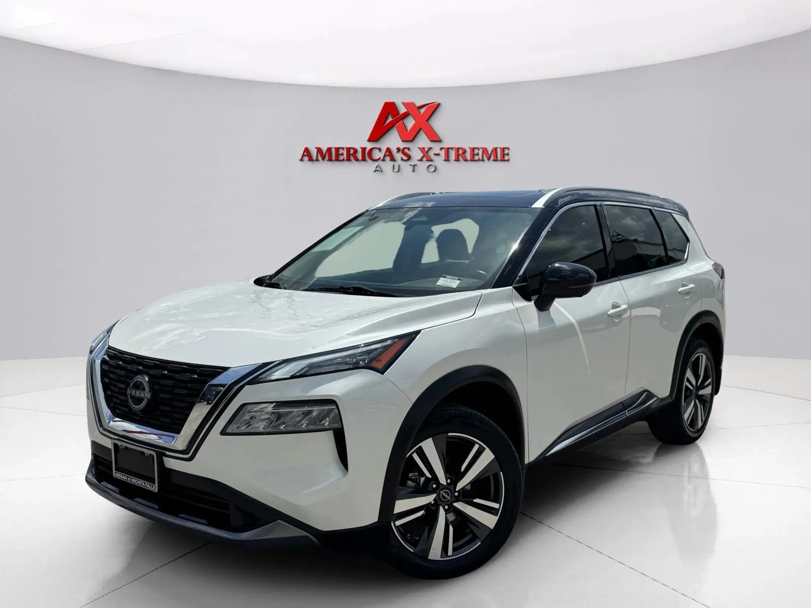 White 2023 Nissan Rogue SL for sale in Houston, TX