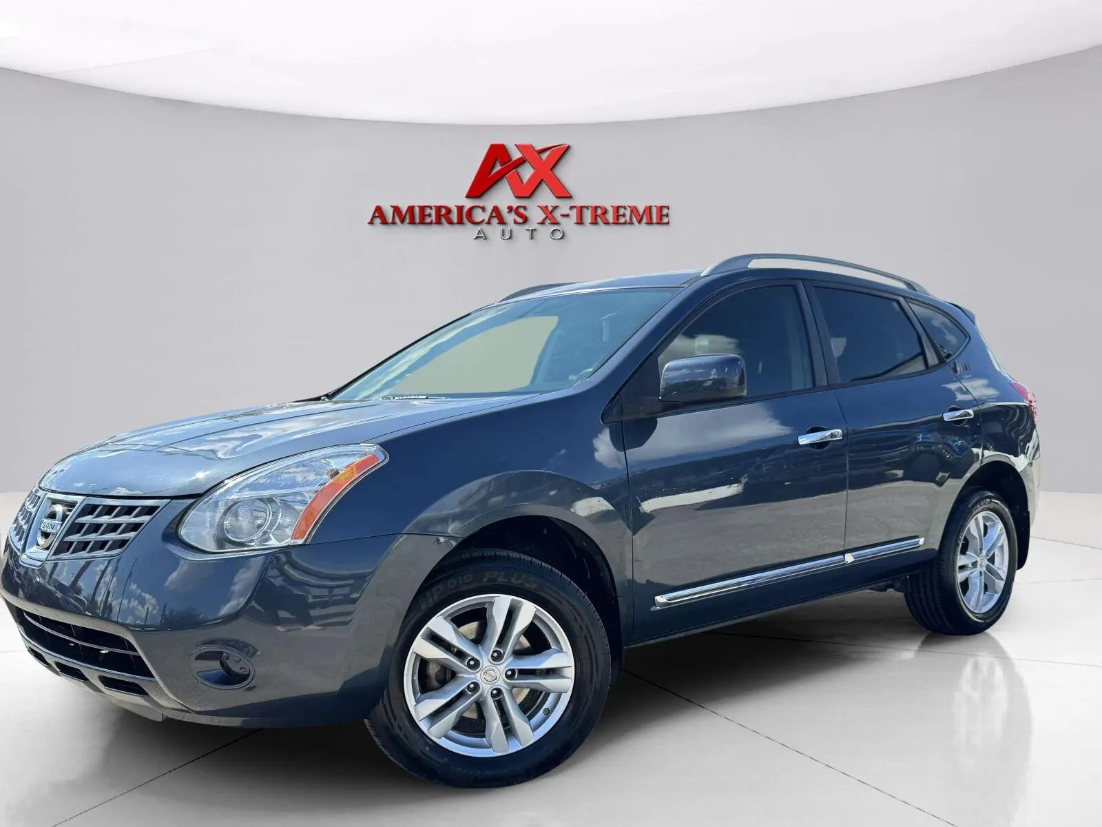 Gray 2013 Nissan Rogue SV for sale in Houston, TX