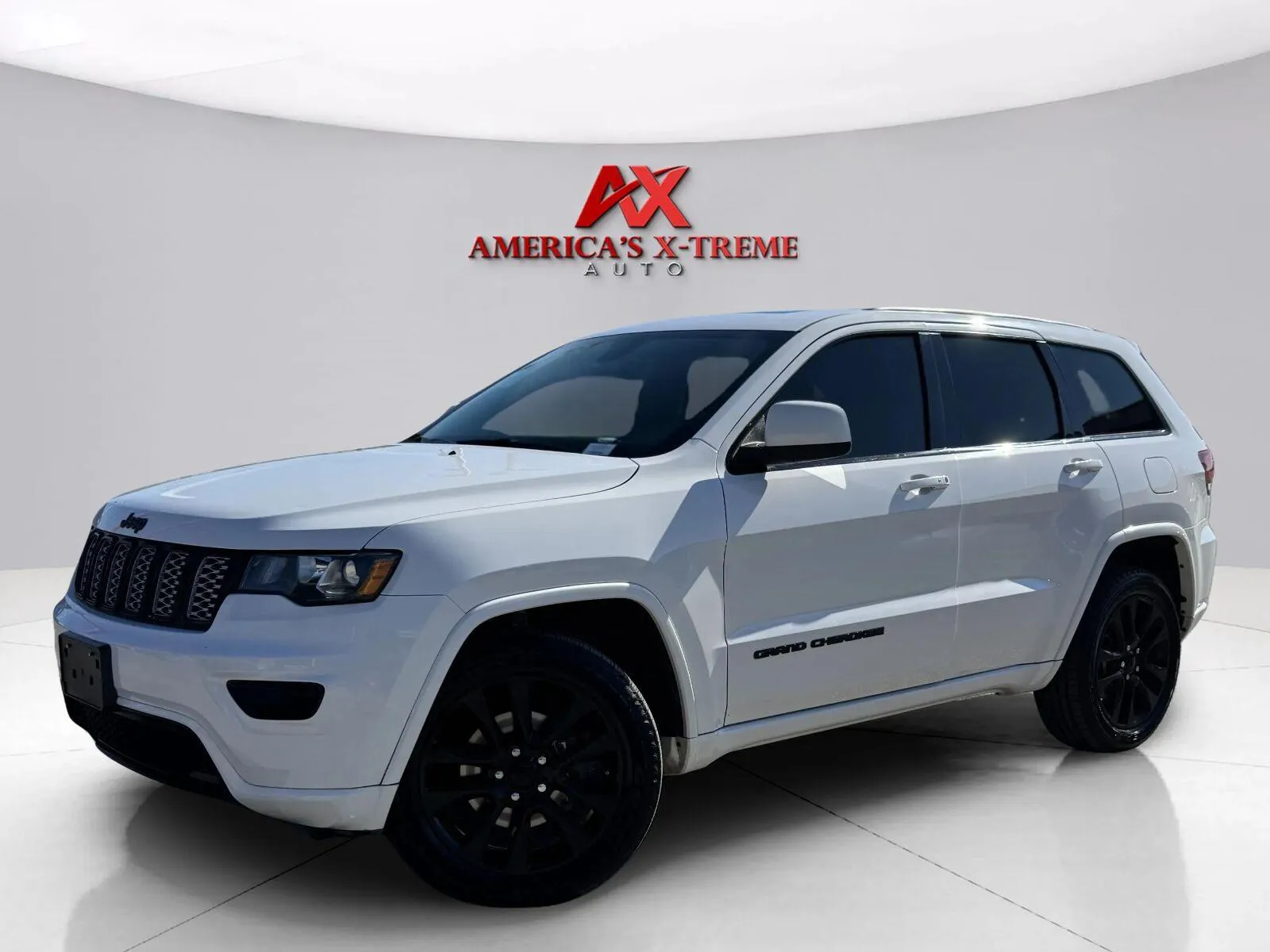 White 2019 Jeep Grand Cherokee Altitude for sale in Houston, TX