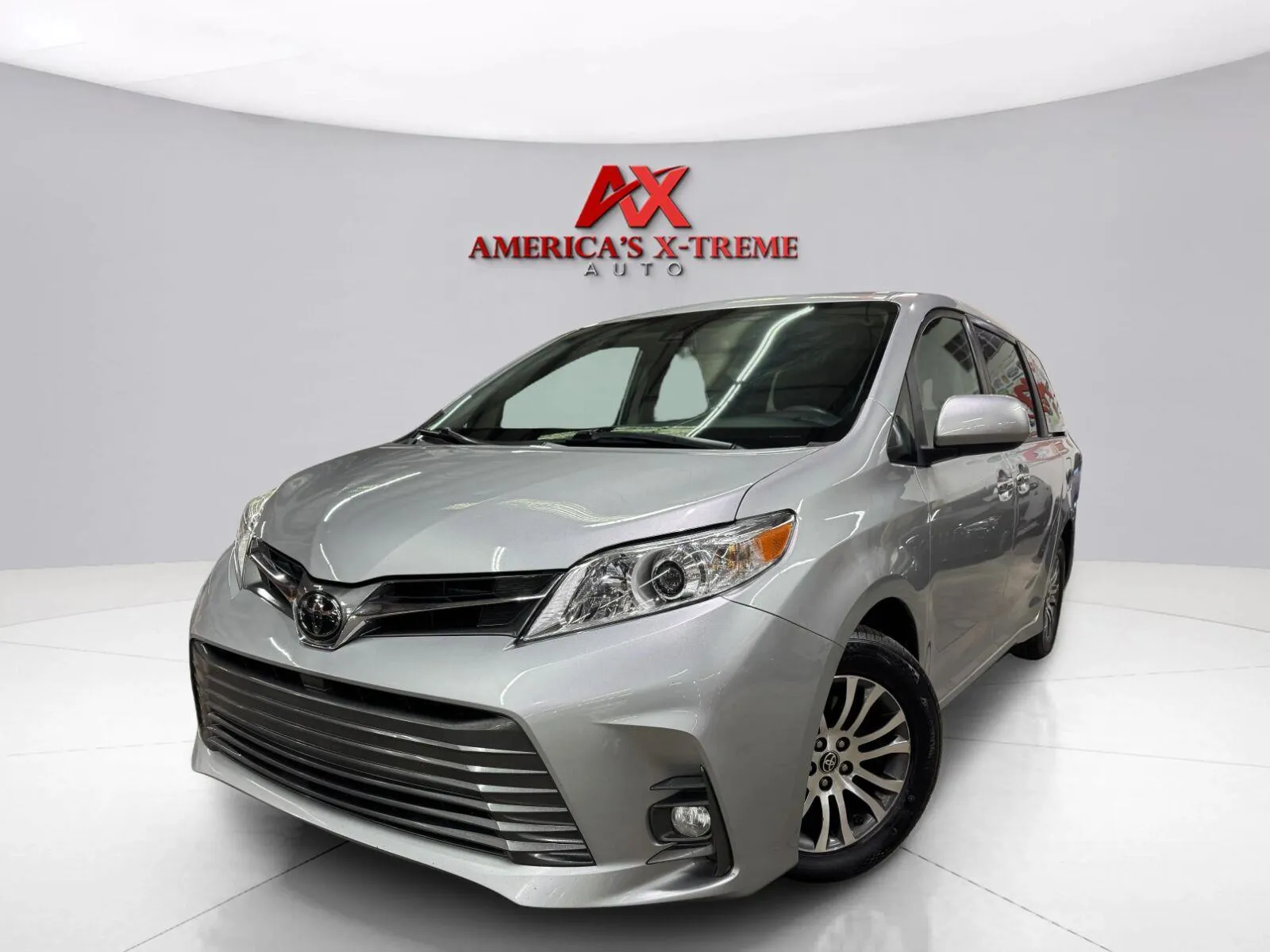 Silver 2020 Toyota Sienna XLE Premium 8-Passenger for sale in Atlanta, GA