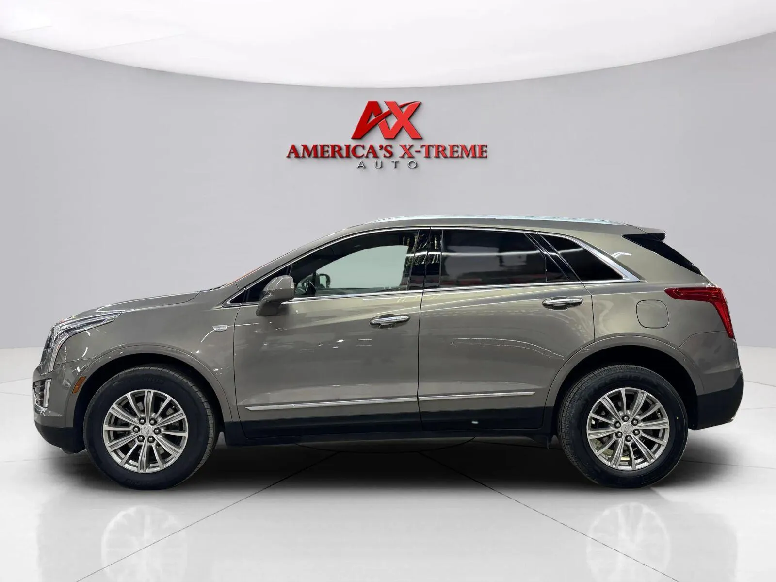Another view of 2019 Cadillac XT5 Luxury AWD for sale in Atlanta, GA at AX Auto Inc.