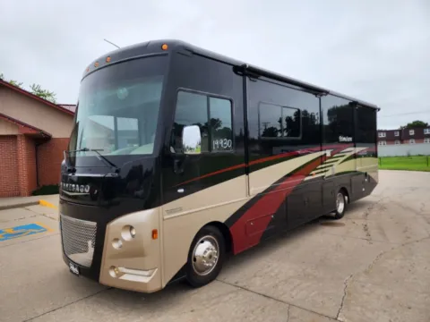 More photos of 2019 Winnebago Adventurer 30T at Tailgate Motor Co. (Fremont North), NE