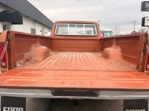 More photos of 1975 Ford F-100 Custom at Tailgate Motor Co. (Fremont North), NE