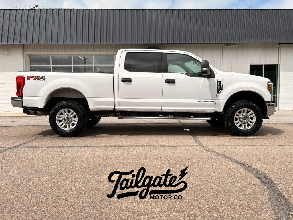 White 2019 Ford F250 Super Duty Crew Cab XLT Pickup 4D 6 3/4 ft for sale in Fremont, NE