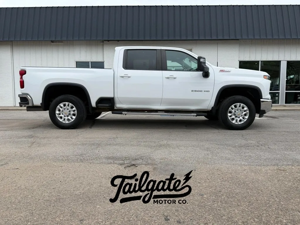 White 2024 Chevrolet Silverado 2500 HD Crew Cab LT Pickup 4D 6 1/2 ft for sale in Fremont, NE
