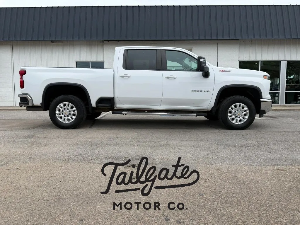 White 2024 Chevrolet Silverado 2500 HD Crew Cab LT Pickup 4D 6 1/2 ft for sale in Fremont, NE