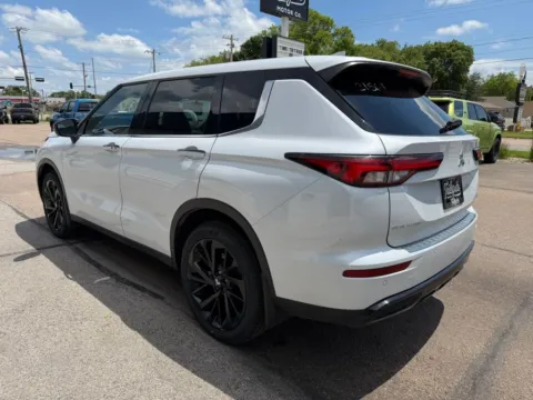 More photos of 2023 Mitsubishi Outlander SE Sport Utility 4D at Tailgate Motor Co. (Fremont North), NE
