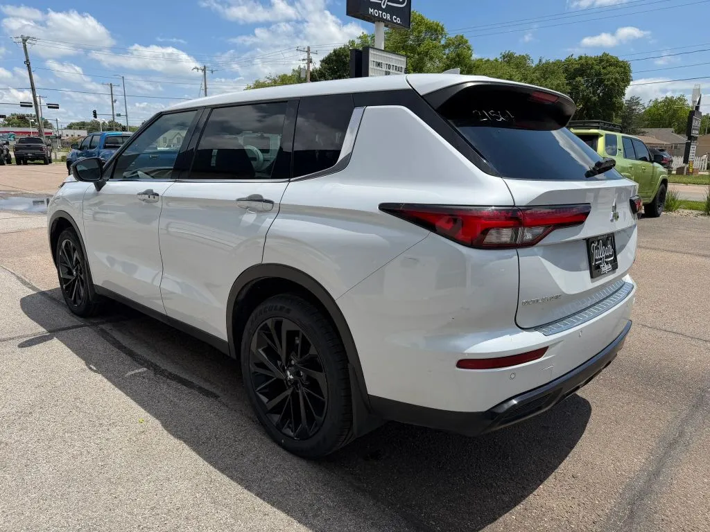 Mitsubishi Outlander photo 4