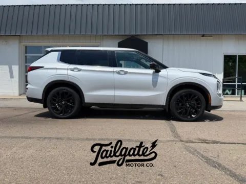 White 2023 Mitsubishi Outlander SE Sport Utility 4D for sale in Fremont, NE