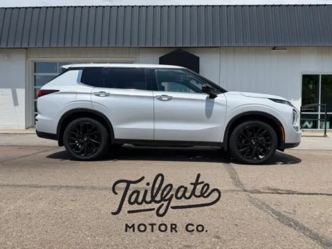White 2023 Mitsubishi Outlander SE Sport Utility 4D for sale in Fremont, NE