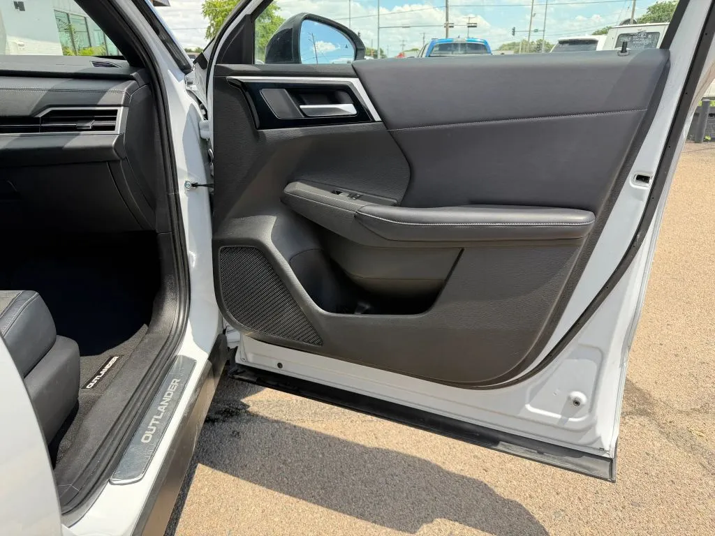Mitsubishi Outlander photo 16