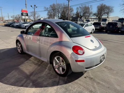 More photos of 2006 Volkswagen New Beetle 2.5 Hatchback 2D at Tailgate Motor Co. (Fremont North), NE