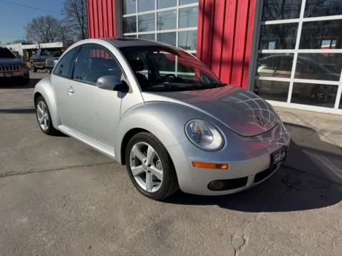 Photos of 2006 Volkswagen New Beetle 2.5 Hatchback 2D for sale in Fremont, NE at Tailgate Motor Co. (Fremont North)