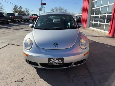 Another view of 2006 Volkswagen New Beetle 2.5 Hatchback 2D for sale in Fremont, NE at Tailgate Motor Co. (Fremont North)