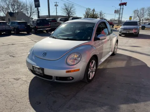 More photos of 2006 Volkswagen New Beetle 2.5 Hatchback 2D at Tailgate Motor Co. (Fremont North), NE