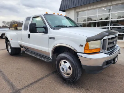 Photos of 2001 Ford F350 Super Duty Super Cab Long Bed for sale in Fremont, NE at Tailgate Motor Co. (Fremont North)