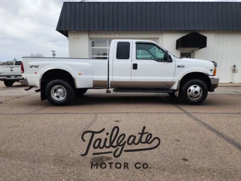 White 2001 Ford F350 Super Duty Super Cab Long Bed for sale in Fremont, NE