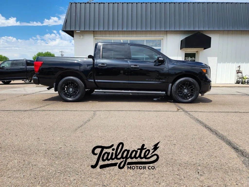 Black 2018 Nissan Titan Crew Cab SV Pickup 4D 5 1/2 ft for sale in Fremont, NE