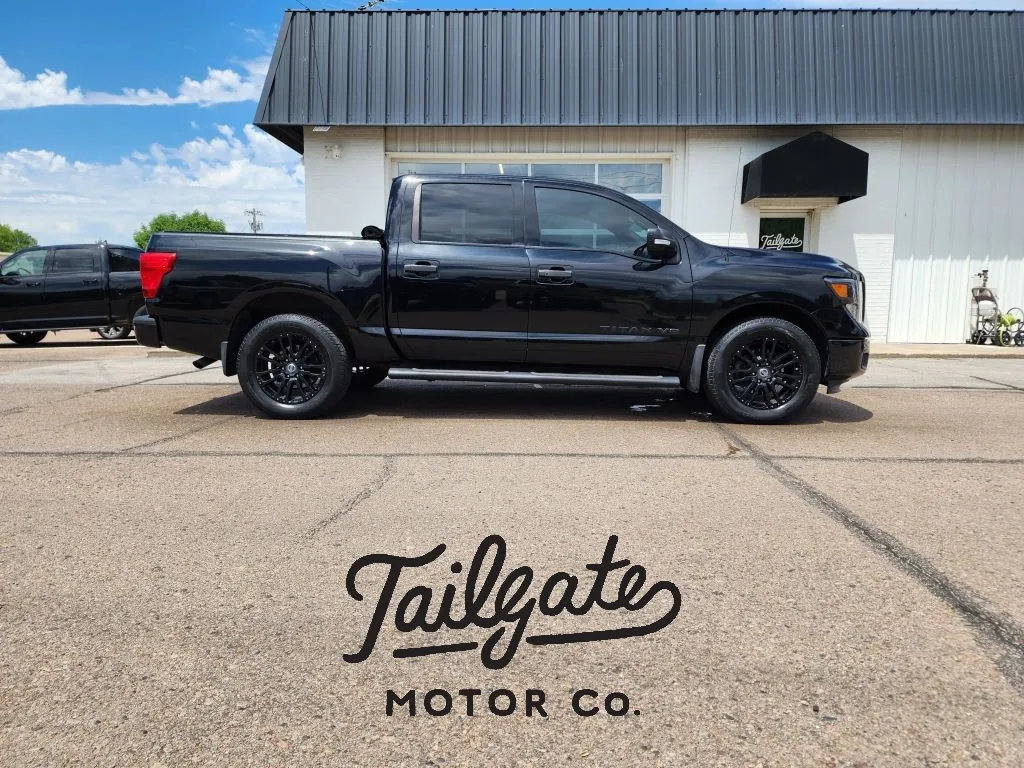 Black 2018 Nissan Titan Crew Cab SV Pickup 4D 5 1/2 ft for sale in Fremont, NE