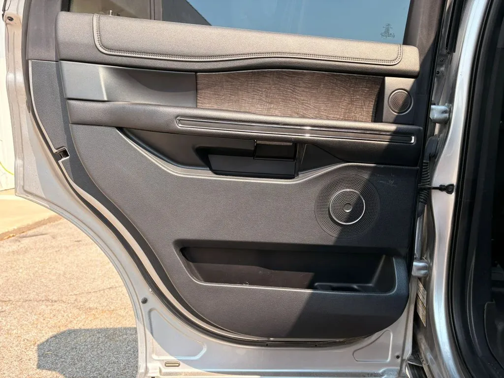 Ford Expedition photo 14