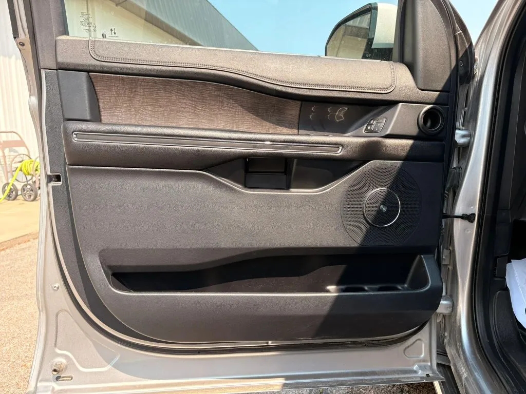 Ford Expedition photo 16