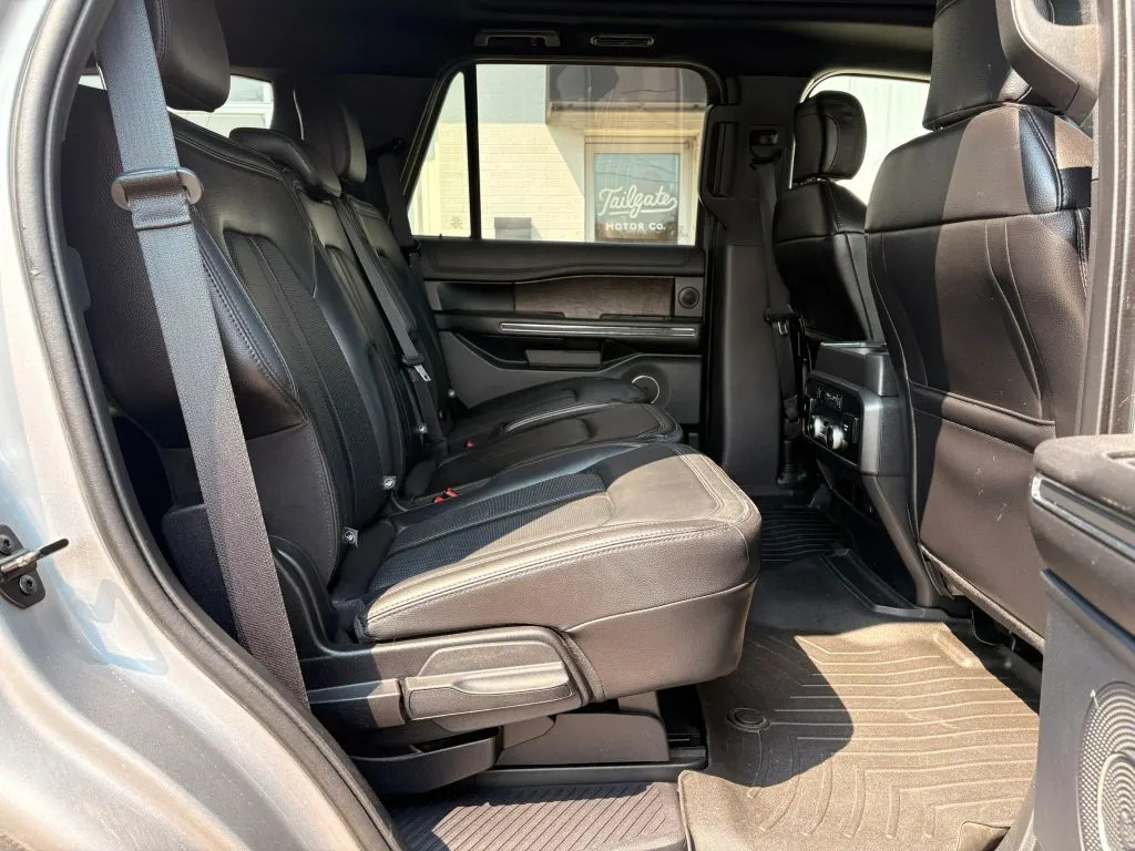 Ford Expedition photo 11