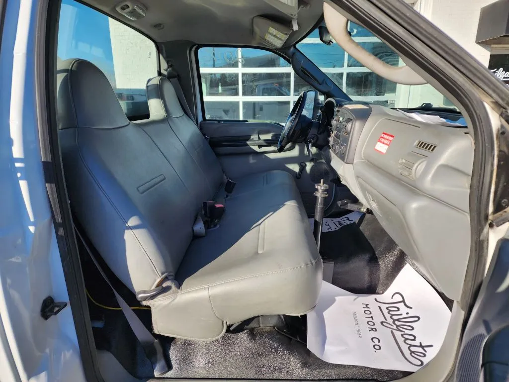 2005 Ford F-450 - Photo 9