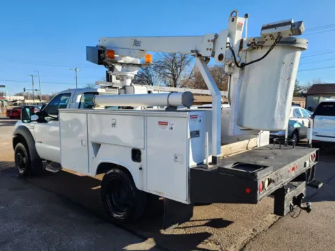 More photos of 2005 Ford F450 Super Duty Regular Cab & Chassis 141' W.B. 2D at Tailgate Motor Co. (Fremont North), NE