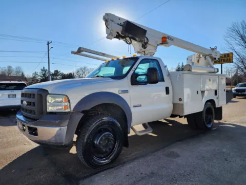 More photos of 2005 Ford F450 Super Duty Regular Cab & Chassis 141' W.B. 2D at Tailgate Motor Co. (Fremont North), NE