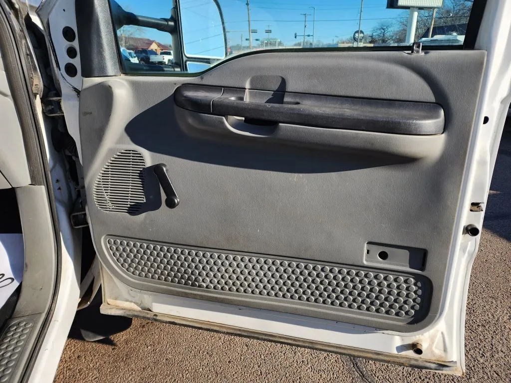 2005 Ford F-450 - Photo 8