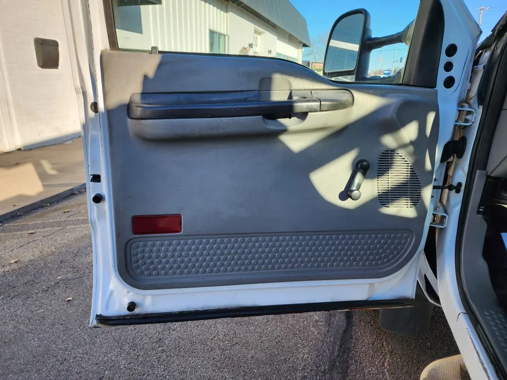 2005 Ford F-450 - Photo 10