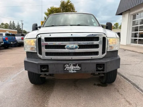 Another view of 2007 Ford F350 Super Duty Crew Cab XLT Pickup 4D 6 3/4 ft for sale in Fremont, NE at Tailgate Motor Co. (Fremont North)