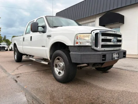 Photos of 2007 Ford F350 Super Duty Crew Cab XLT Pickup 4D 6 3/4 ft for sale in Fremont, NE at Tailgate Motor Co. (Fremont North)