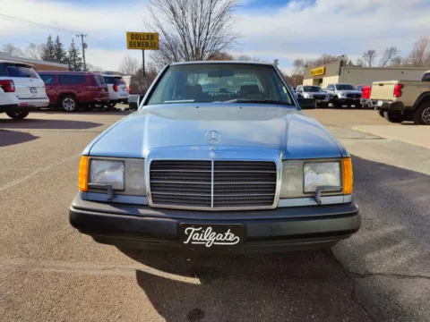 Another view of 1989 Mercedes-Benz 300 Series 300E 4D Sedan for sale in Fremont, NE at Tailgate Motor Co. (Fremont North)