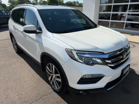 Photos of 2017 Honda Pilot Elite Sport Utility 4D for sale in Fremont, NE at Tailgate Motor Co. (Fremont North)