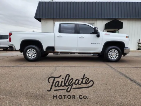 White 2024 Chevrolet Silverado 2500 HD Crew Cab LT Pickup 4D 6 1/2 ft for sale in Fremont, NE