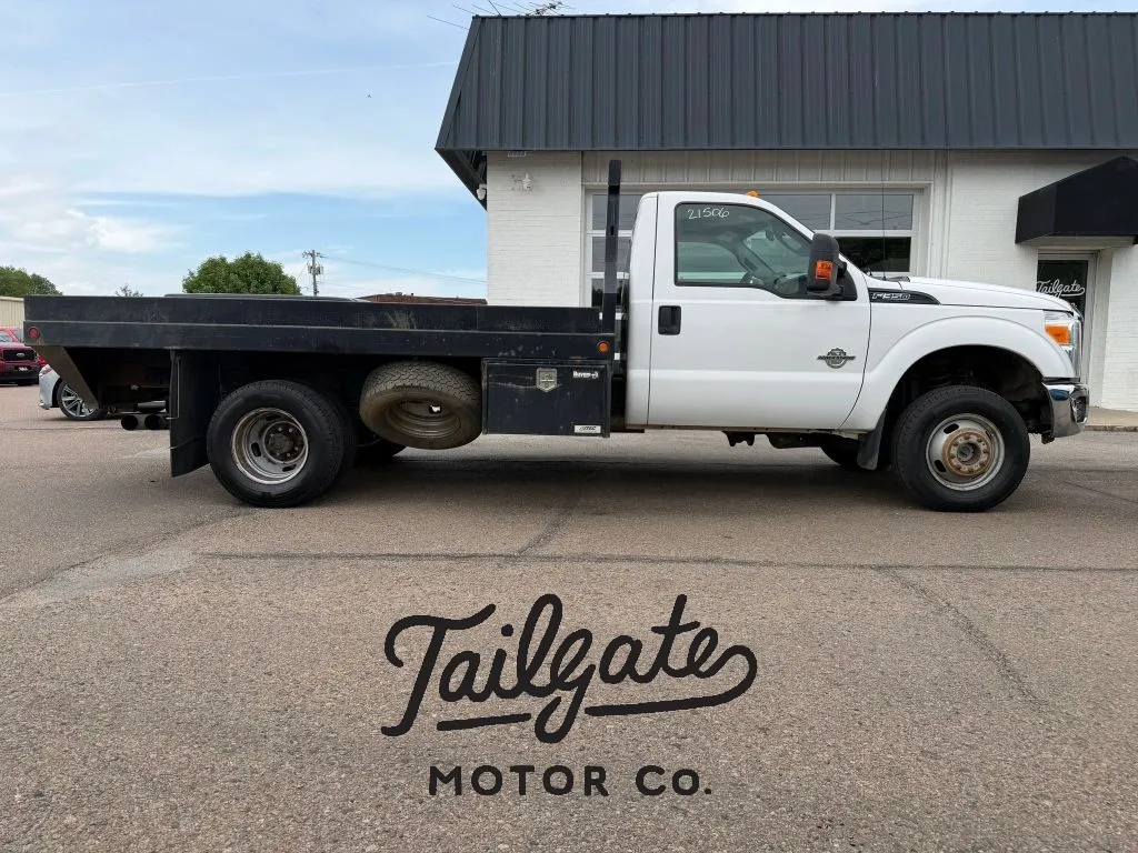 White 2016 Ford F350 Super Duty Regular Cab & Chassis XLT Cab & Chassis 2D for sale in Fremont, NE