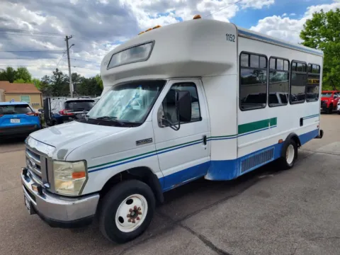 More photos of 2008 Ford E350 Super Duty Passenger XL Van 3D at Tailgate Motor Co. (Fremont North), NE