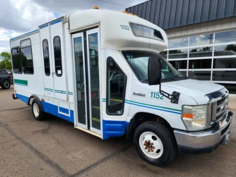 Photos of 2008 Ford E350 Super Duty Passenger XL Van 3D for sale in Fremont, NE at Tailgate Motor Co. (Fremont North)