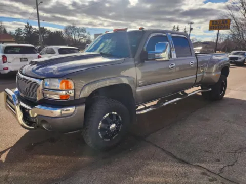 More photos of 2006 GMC Sierra 3500 Crew Cab SLE Pickup 4D 8 ft at Tailgate Motor Co. (Fremont North), NE