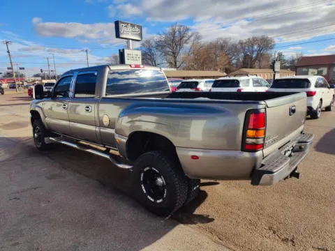 More photos of 2006 GMC Sierra 3500 Crew Cab SLE Pickup 4D 8 ft at Tailgate Motor Co. (Fremont North), NE
